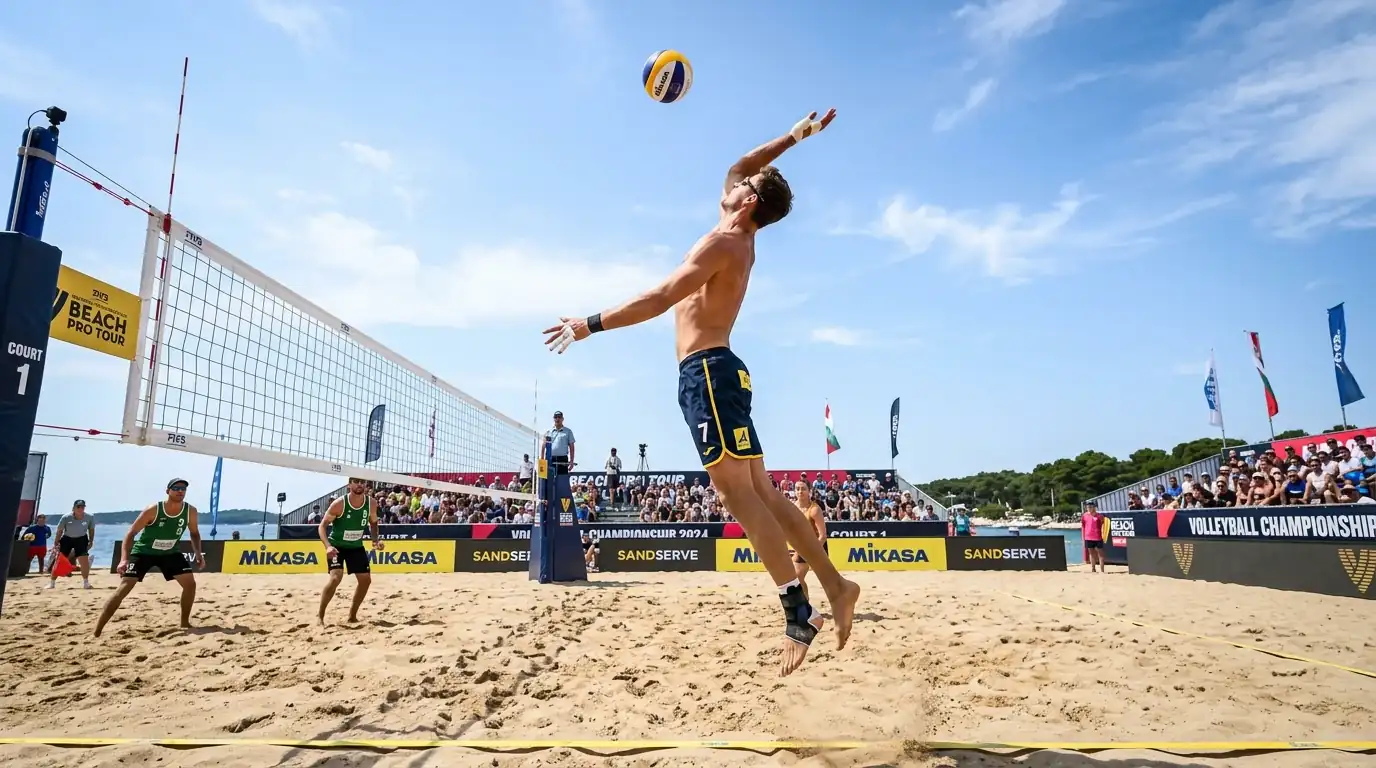 Beachvolleyball-Spieler beim Sprungaufschlag – Aufschlagmuster als taktisches Signal für In-Play-Wetter